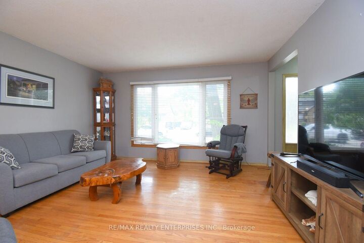 Property Photo: 4165 Fieldgate Drive 102 ON L4W 2M9