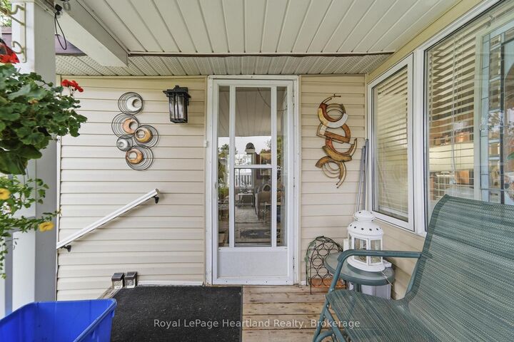 Property Photo:  41 Cherokee Lane  ON N7A 3Y2 