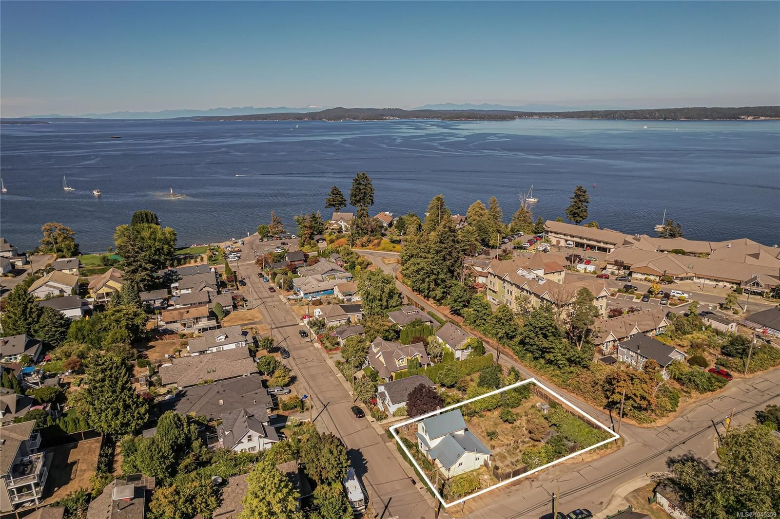 Property Photo: 9899 Maple St BC V0R 1K0