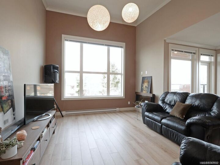Property Photo: 300 Michigan St #403 BC V8V 1R5