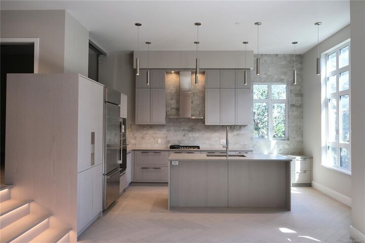 425 Lampson St #303 — photo 1