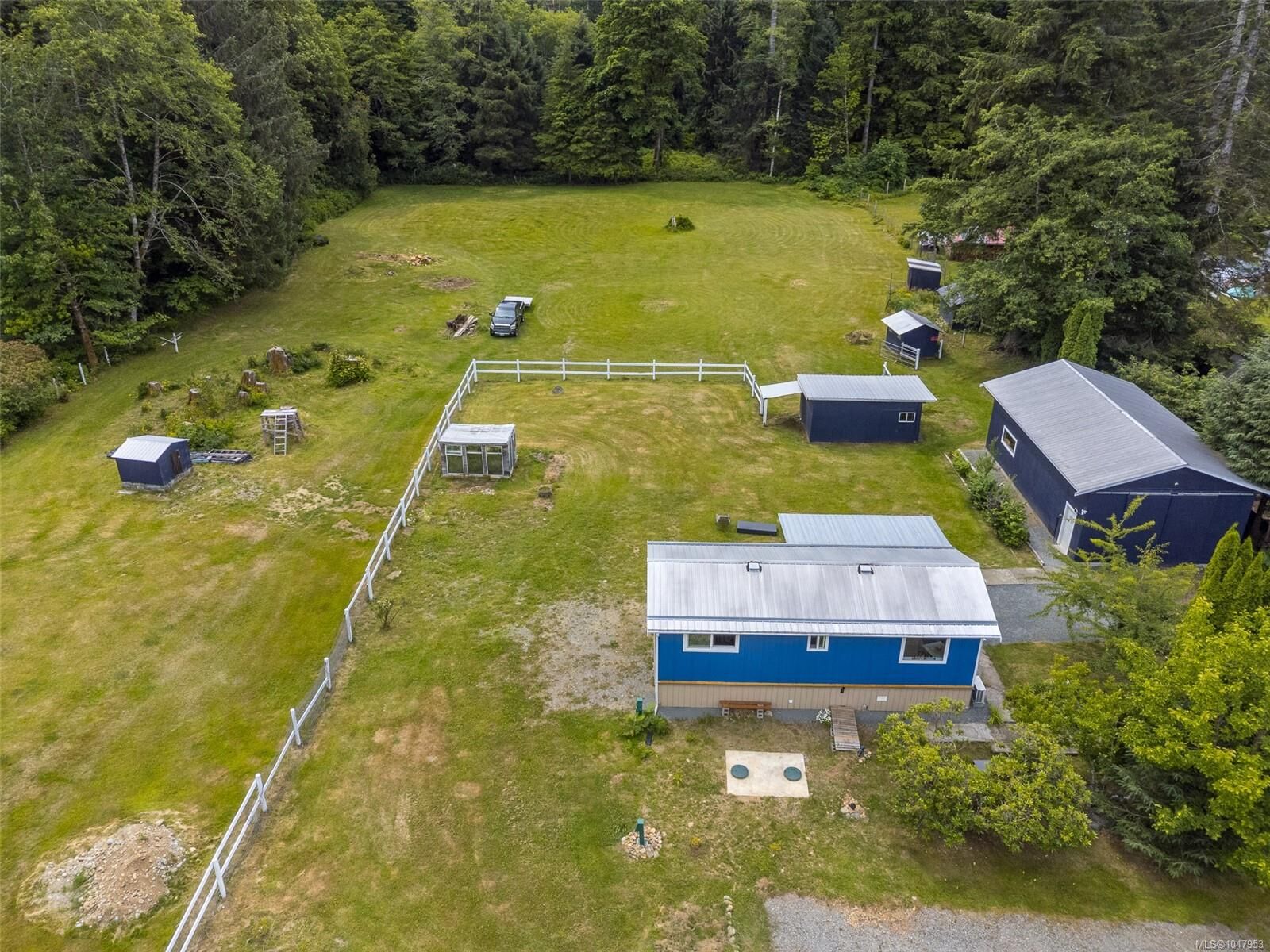 Property Photo: 429 Community Rd BC V0P 1R0