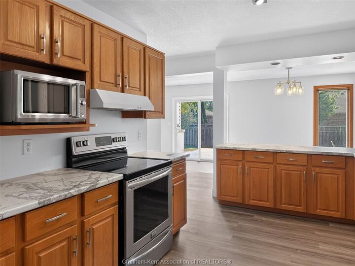 Property Photo: 102 Northern Pine Place ON N7L 5K2