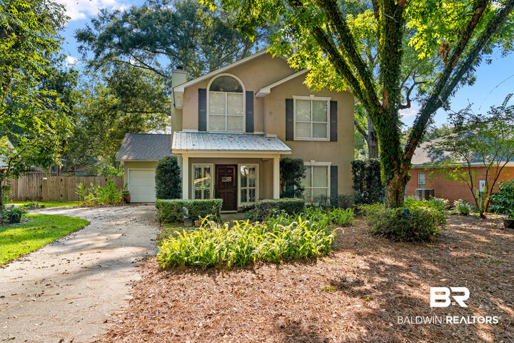 Property Photo: 2102 Victoria Drive AL 36526