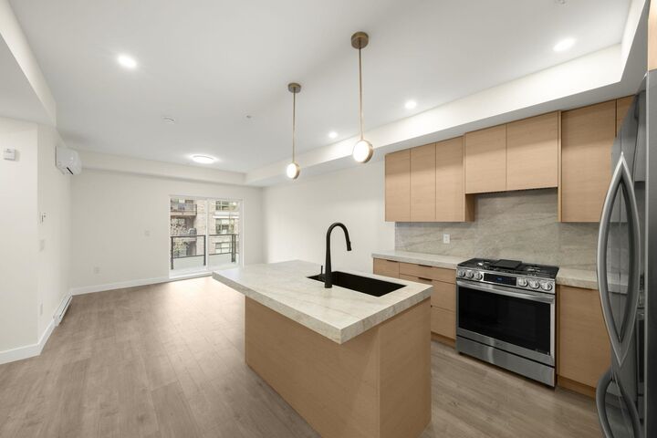 Property Photo:  15353 17 Avenue 211  BC V4A 1T8 