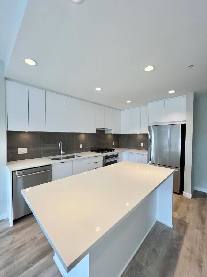 Property Photo:  615 Cottonwood Avenue  BC V3J 0N4 