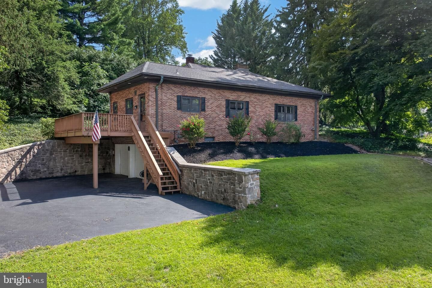 Property Photo: 914 Somerset Lane PA 17403