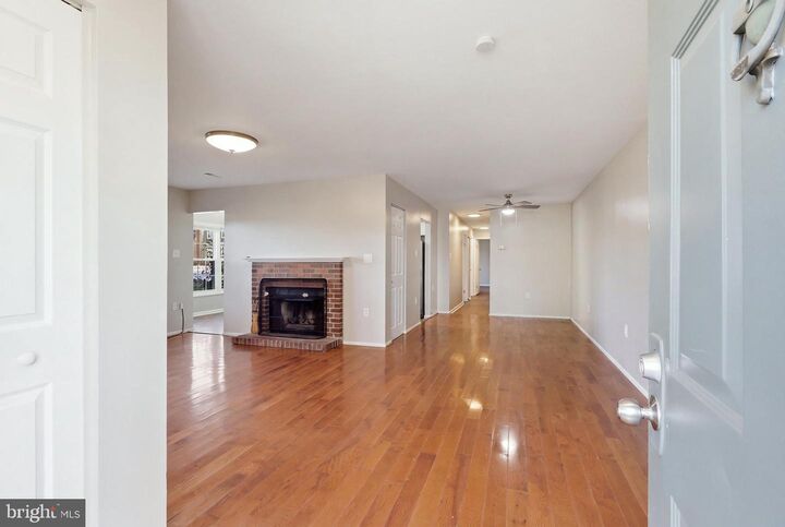 Property Photo: 10527 Stonington Lane VA 20109