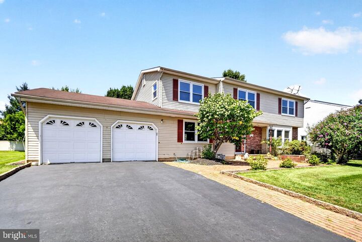 Property Photo:  12 Mershon Lane  NJ 08536 