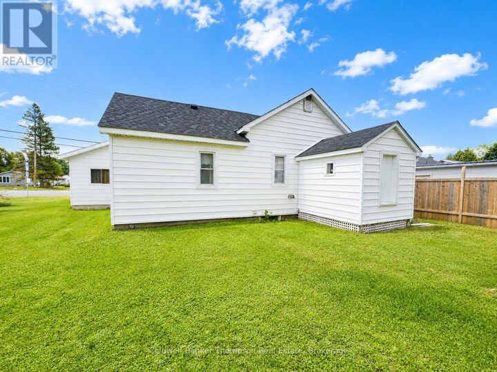 Photo de la propriété:  18 Eagle Lake Road  ON P0A 1X0 