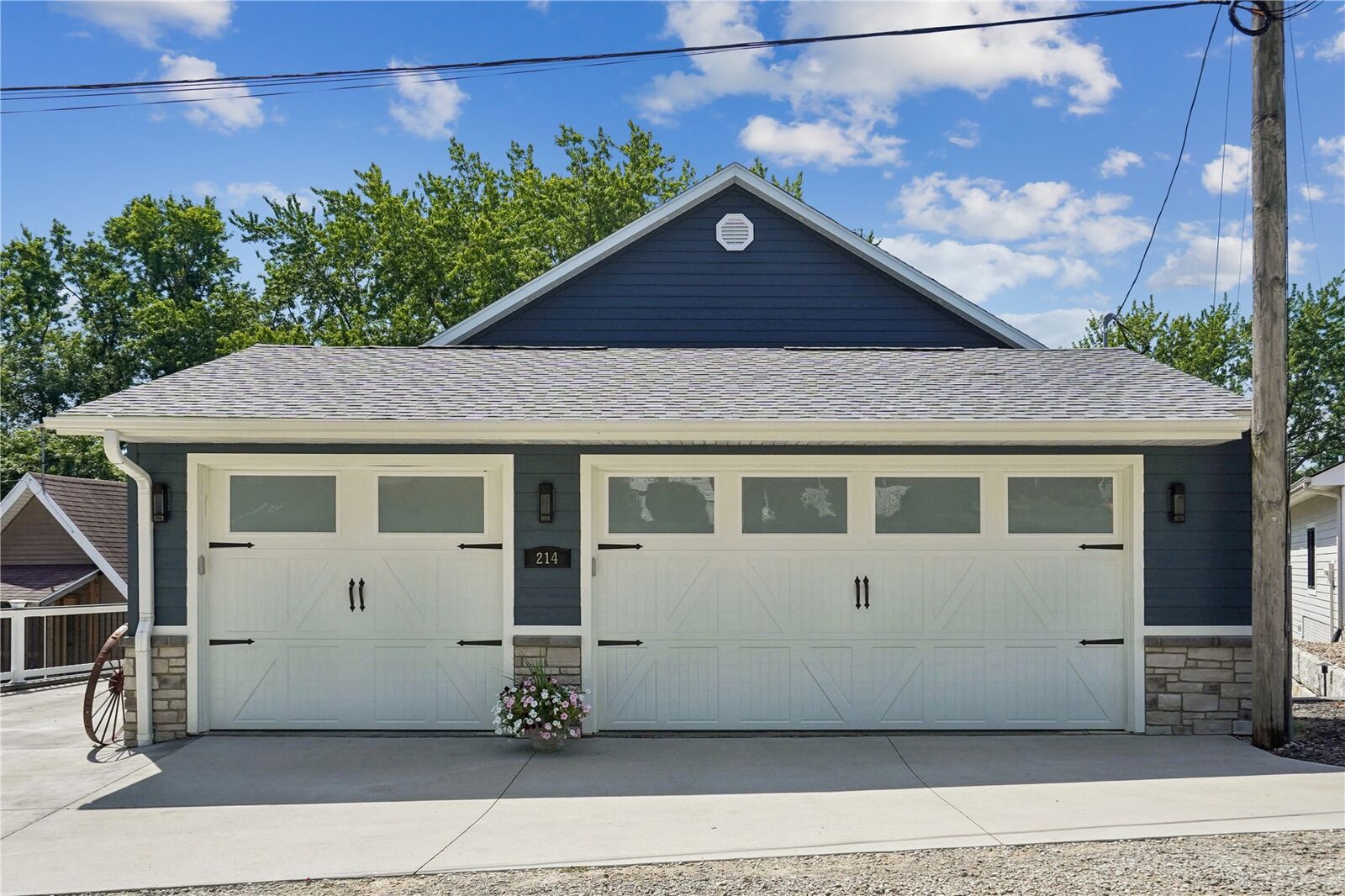 Property Photo: 214 Eastside Ln IA 50171