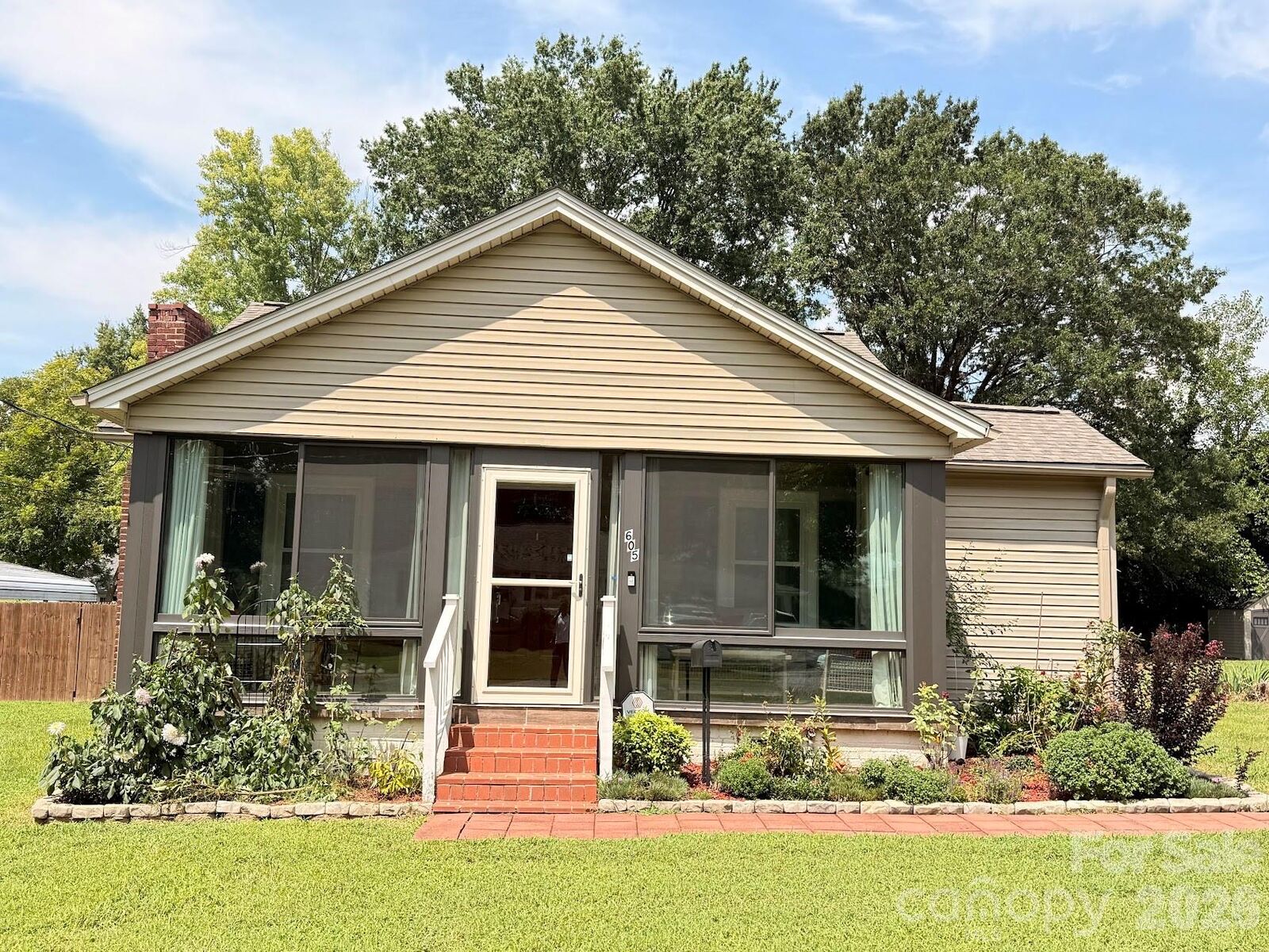 Property Photo: 605 Peach Street NC 28083