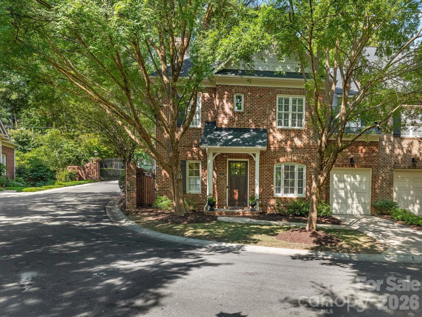 Property Photo:  221 Crownsgate Court  NC 28207 