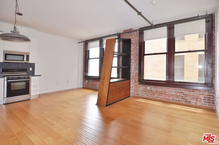 Property Photo: 460 S Spring St, Unit 908 CA 90013