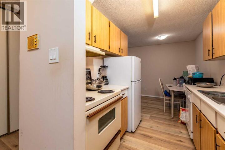 Property Photo:  5607 31 Street  AB T9V 3H1 