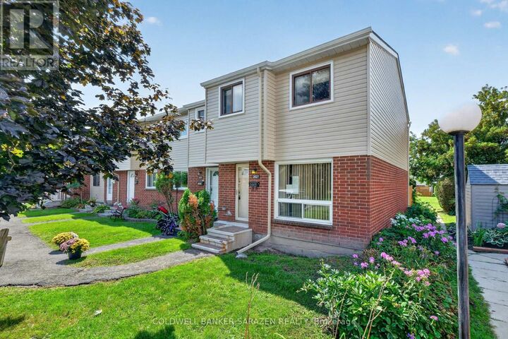 Property Photo:  2027 Kelden Crescent  ON K1B 4Y1 