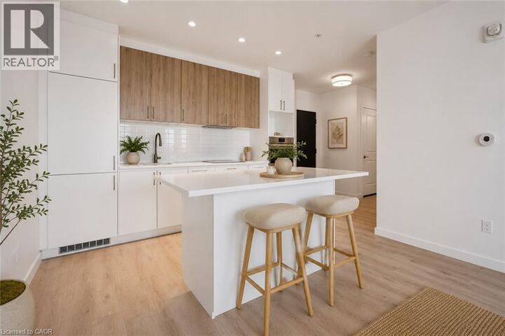 Property Photo:  181 King Street South 1607  ON N2J 0E7 