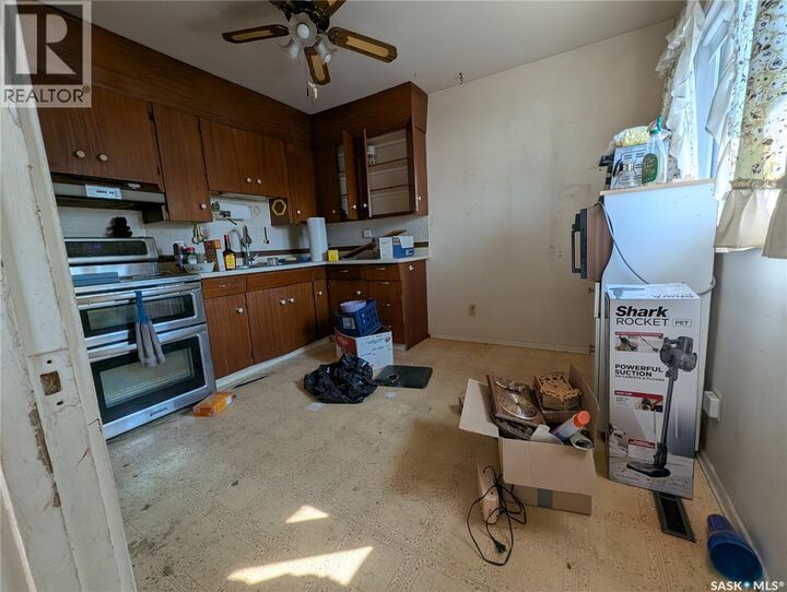 Property Photo: 921 Weldon Avenue SK S7M 2V5