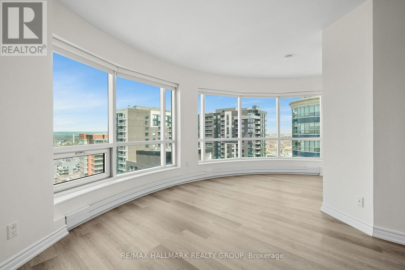 Property Photo:  234 Rideau Street 2404  ON K1N 0A9 