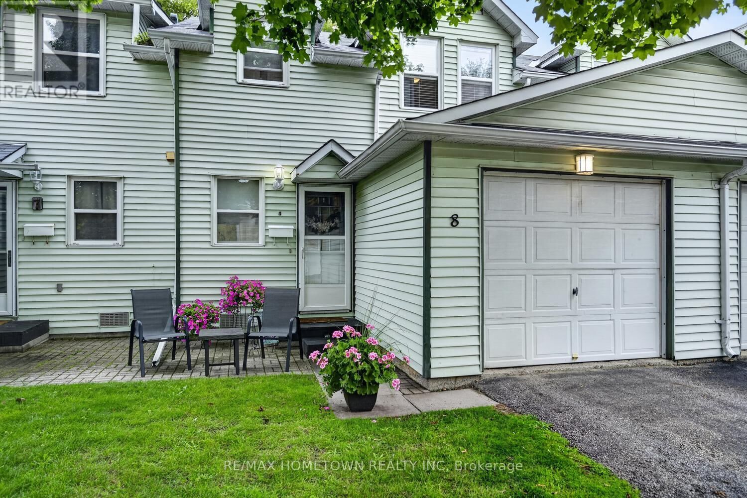 Property Photo:  27 Aldershot Avenue 8  ON K6V 2P7 