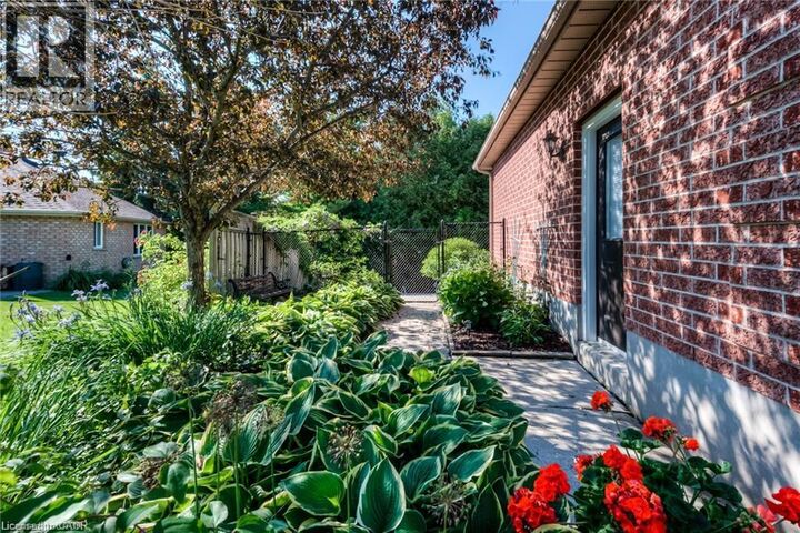 Property Photo:  25 Idle Ridge Court  ON N2A 3W3 