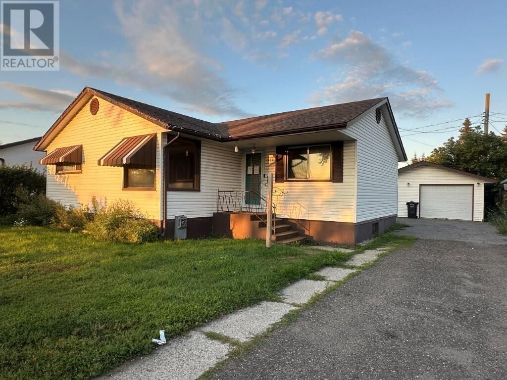 Property Photo: 412 James Street S ON P7E 2V5