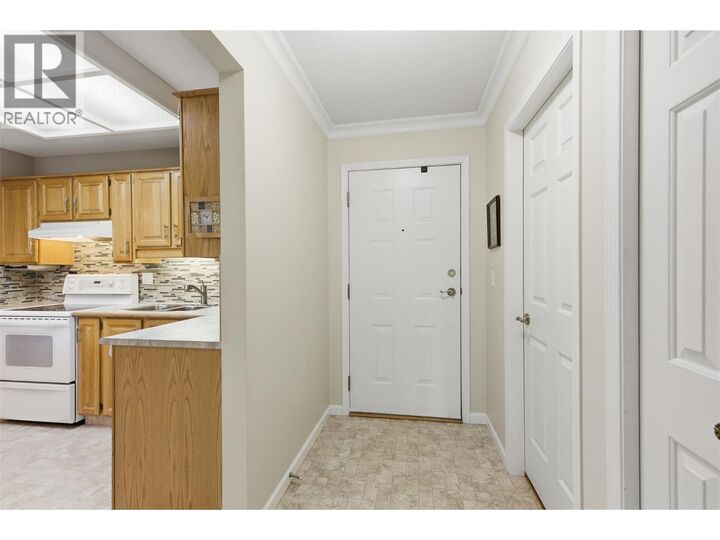 Property Photo: 945 Lawrence Avenue 207 BC V1Y 2B3