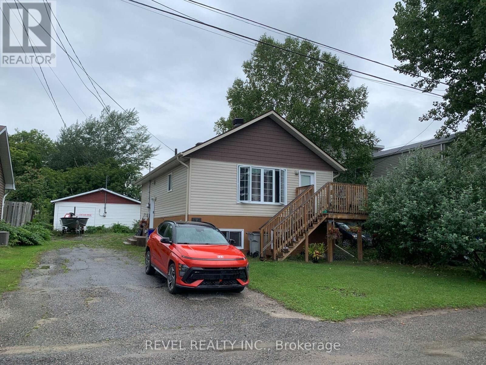 Property Photo:  155 Cameron Street North  ON P4N 5B9 
