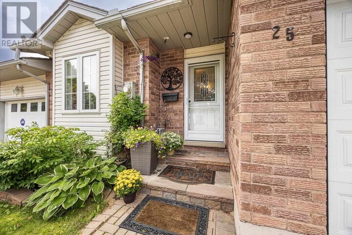 Property Photo:  25 Village Ct  ON P6B 6J8 