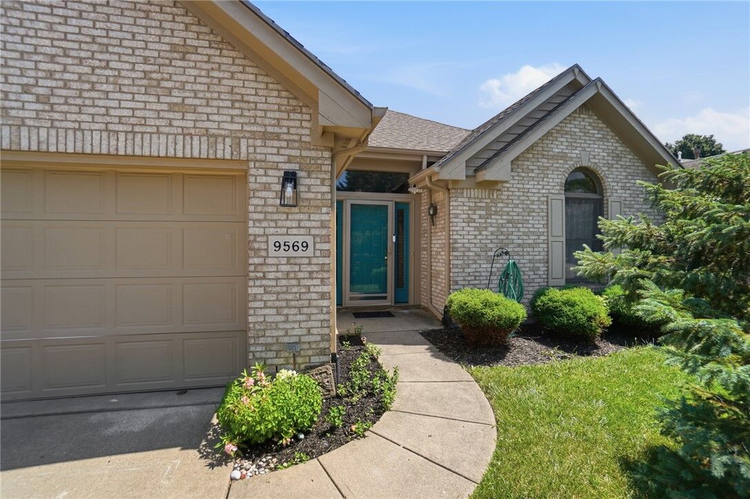 Property Photo:  9569 Country Path Trail  OH 45342 