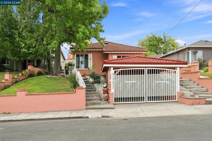 Property Photo: 1169 Roxanne Ave CA 94542