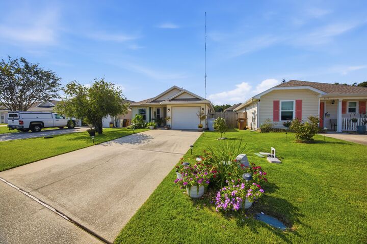 Property Photo: 5519 Sea Spray Court FL 32563
