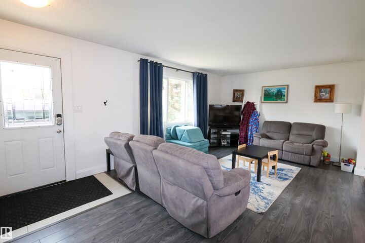 Property Photo:  4811 50 Street  AB T0G 1L0 