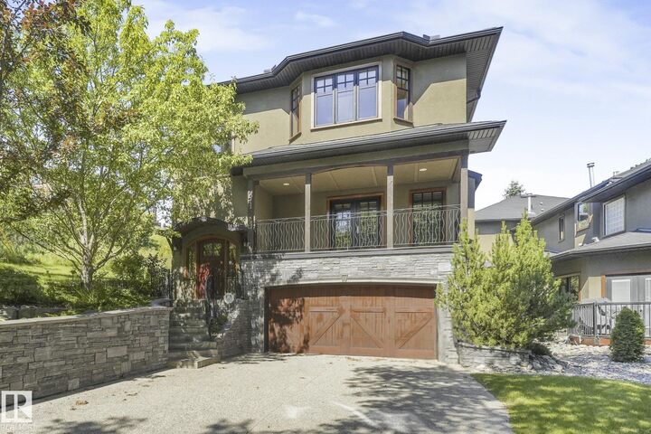 9404 100A Avenue NW — photo 1