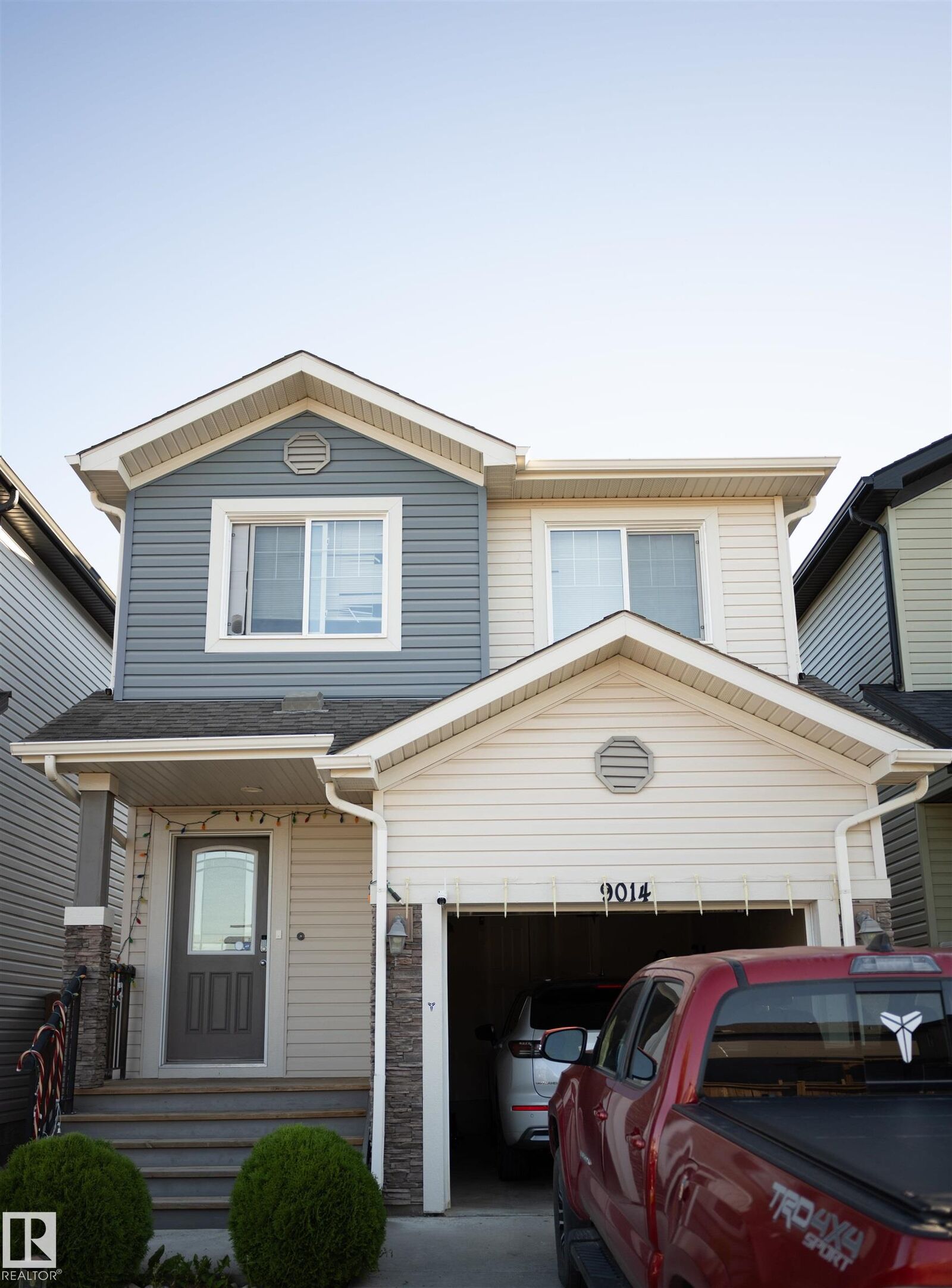 Property Photo:  9014 Cooper Link Link SW  AB T6W 4A5 
