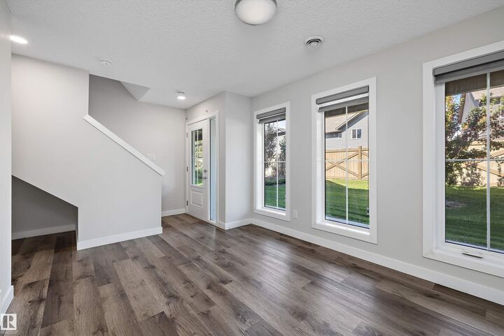 Property Photo: 1051 Graydon Hill Boulevard SW 28 AB T6W 3C8
