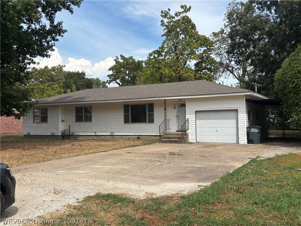 Property Photo: 405 4th Avenue OK 74469