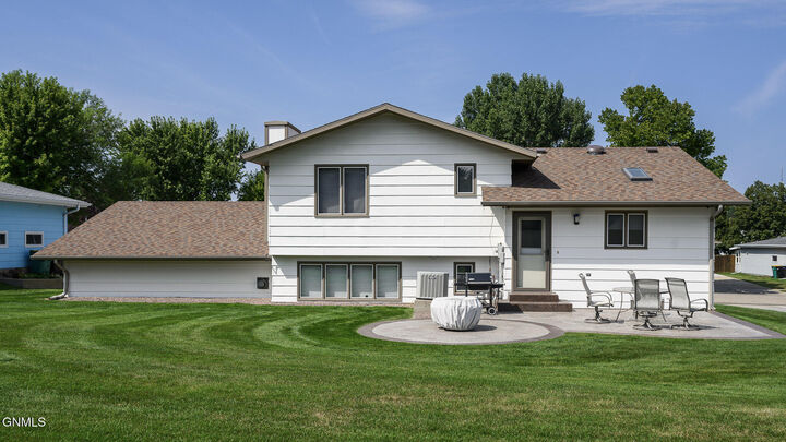 Property Photo:  1517 23rd Street  ND 58501 