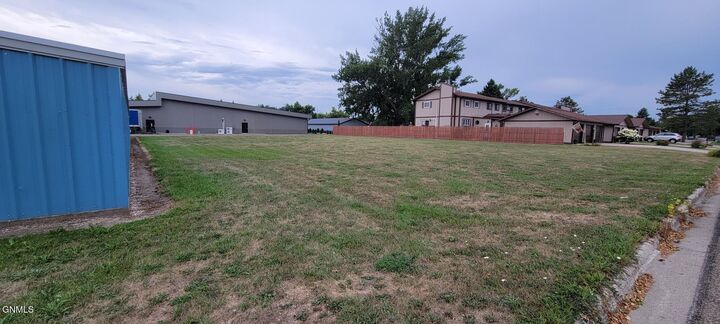 Property Photo:  818 14th NE  ND 58401 
