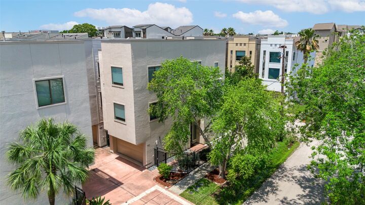 Property Photo: 731 Reinerman Street TX 77007