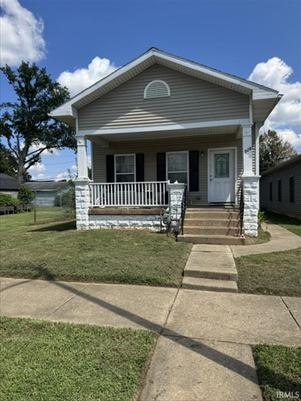 Property Photo:  922 SE Eighth Street  IN 47713 
