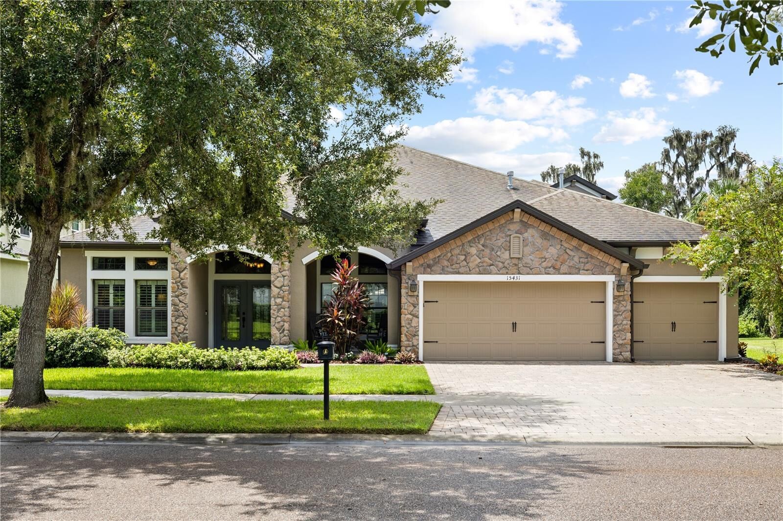 Property Photo:  15431 Starling Crossing Drive  FL 33547 