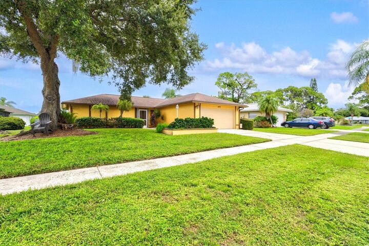 Property Photo:  3977 Lemonwood Drive  FL 34232 