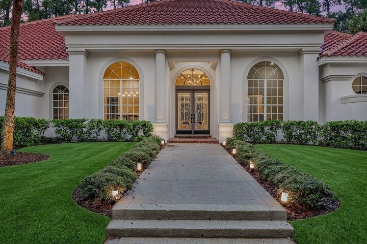 Property Photo: 2056 Alaqua Drive FL 32779