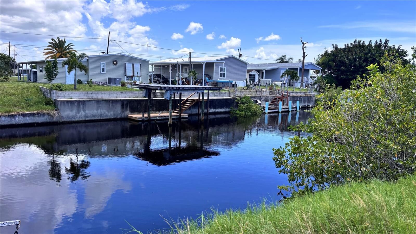Property Photo:  1305 Kingfisher Drive  FL 34224 
