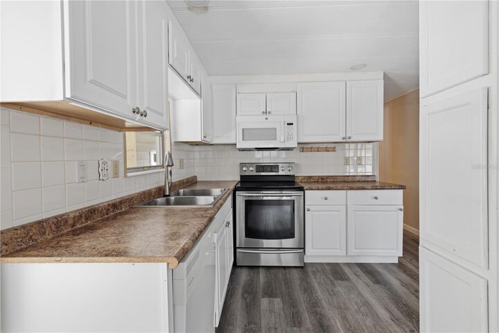 Property Photo:  3417 Wax Myrtle Circle  FL 32798 