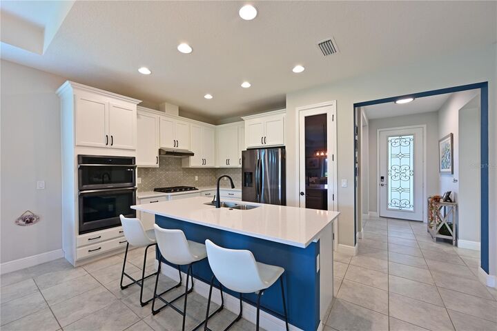 Property Photo:  10715 Klee Avenue  FL 34212 