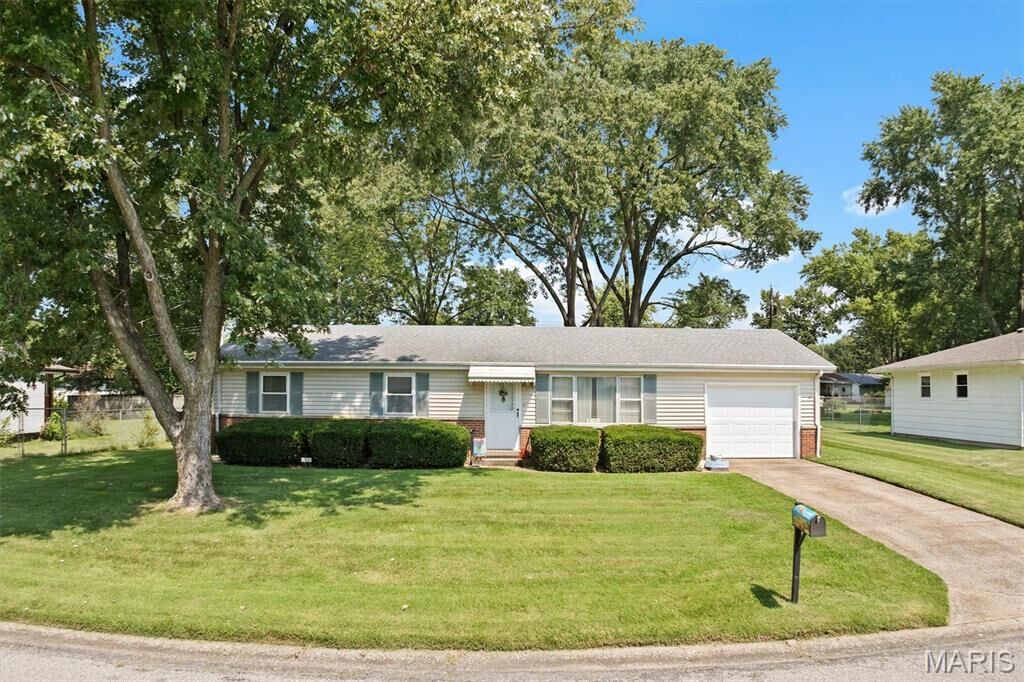 Property Photo:  105 Liberty Drive  IL 62226 