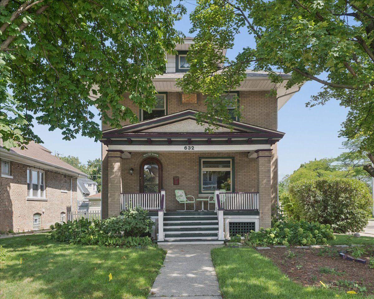 Property Photo:  632 Thomas Avenue  IL 60130 
