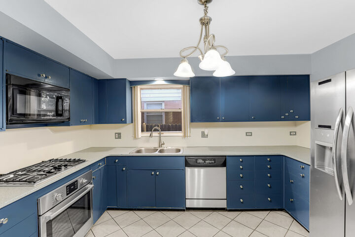 Property Photo:  5455 S Catherine Avenue  IL 60525 